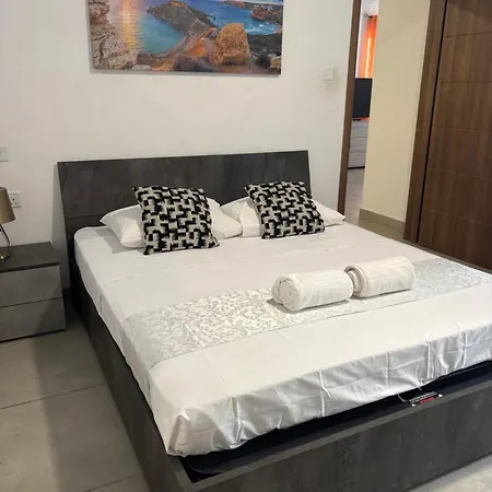 아파트 Air & Peace - 2 Bedroom Hamrun